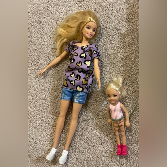 Barbie-one regular size and one small doll (Chelsea) - Picture 1 of 6